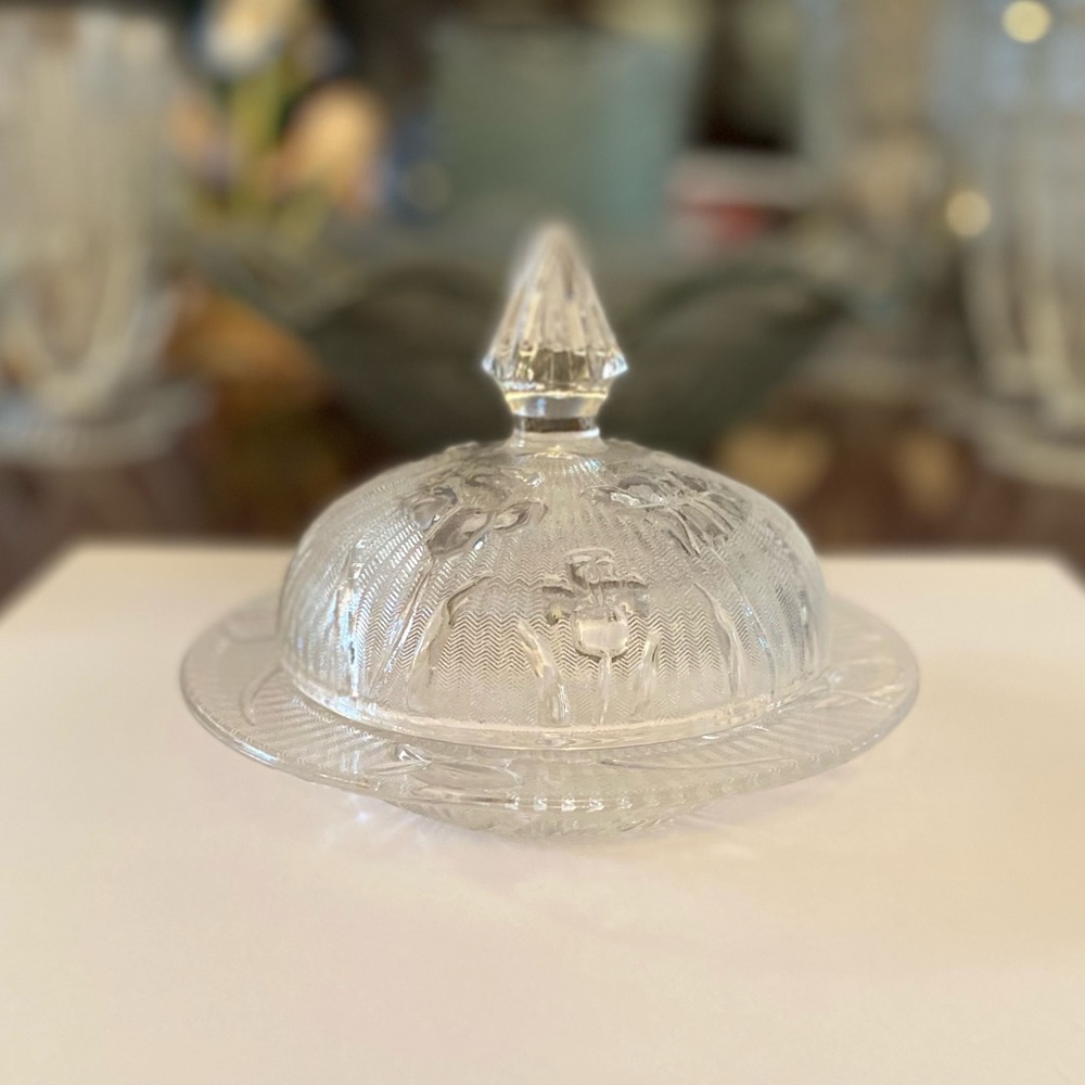 Iris & Herringbone Clear Round Covered Butter Dish